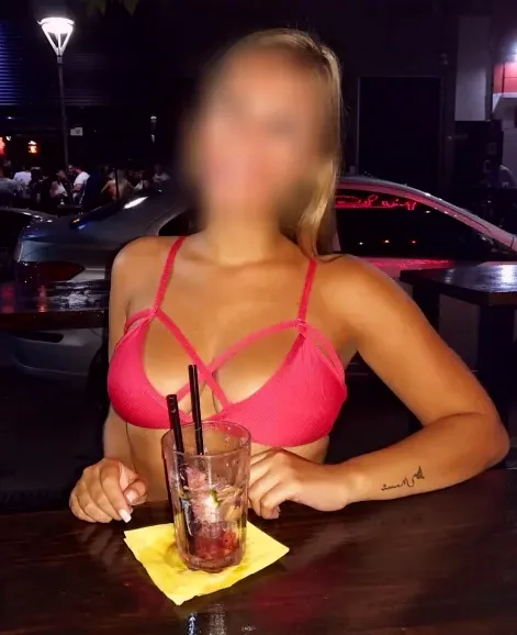 Simone, 32